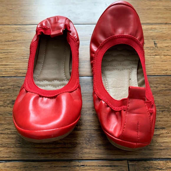Red Cushioned Bendable Flats - Picture 2 of 4
